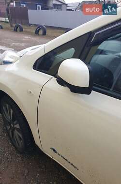Хэтчбек Nissan Leaf 2017 в 