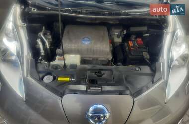 Хэтчбек Nissan Leaf 2014 в 
