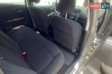 Хэтчбек Nissan Leaf 2014 в 