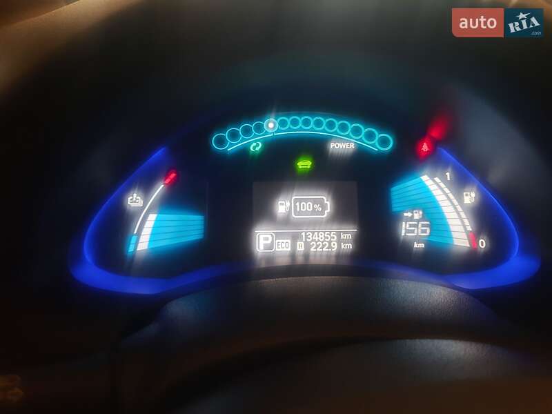 Хэтчбек Nissan Leaf 2014 в 