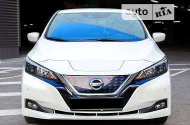 Хэтчбек Nissan Leaf 2020 в Киеве