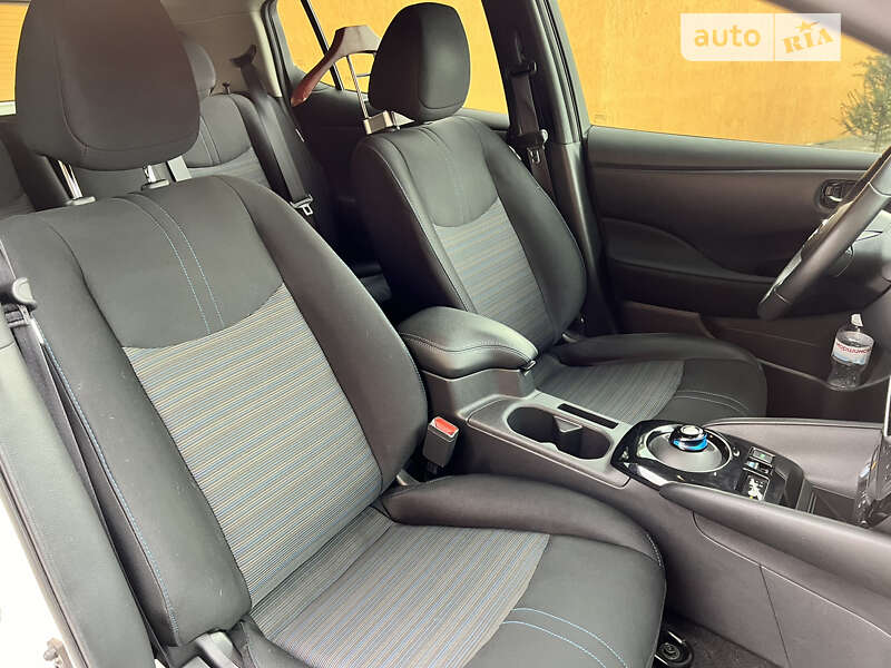 Хэтчбек Nissan Leaf 2022 в Одессе