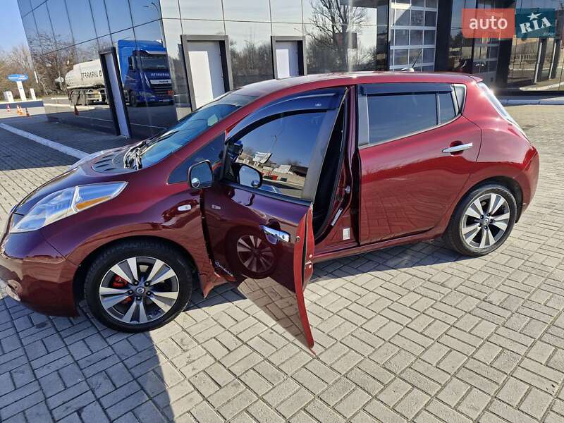 Хэтчбек Nissan Leaf 2017 в Запорожье
