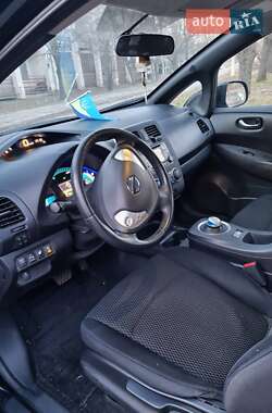 Хэтчбек Nissan Leaf 2013 в 
