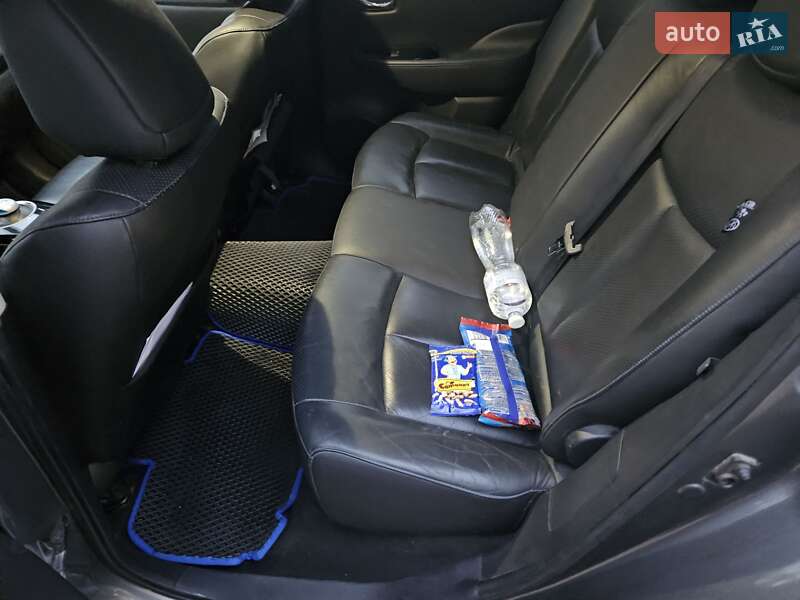 Хэтчбек Nissan Leaf 2013 в Измаиле