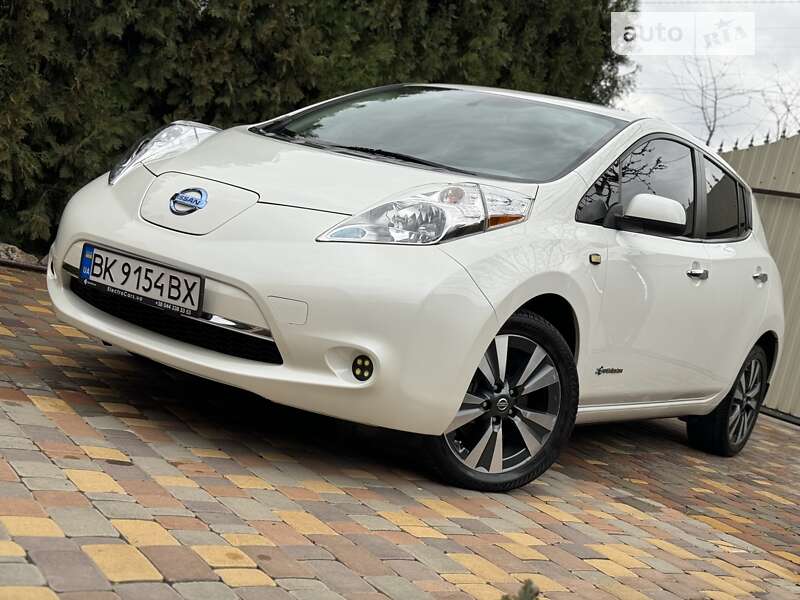 Хэтчбек Nissan Leaf 2016 в Киеве