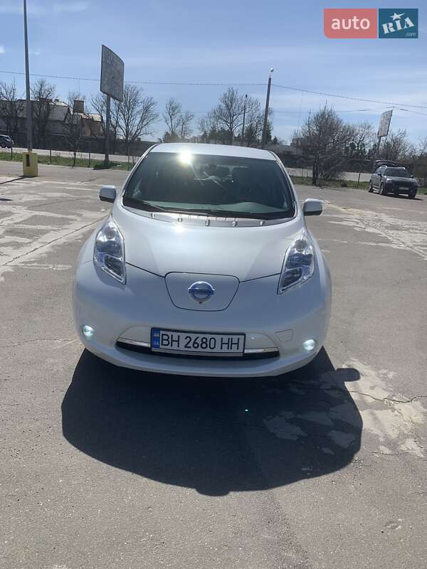 Хетчбек Nissan Leaf 2013 в Одесі