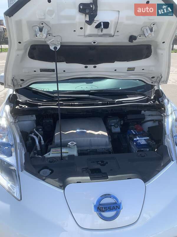 Хетчбек Nissan Leaf 2013 в Одесі