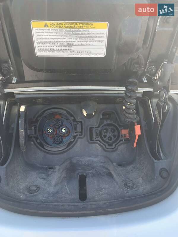 Хетчбек Nissan Leaf 2013 в Одесі