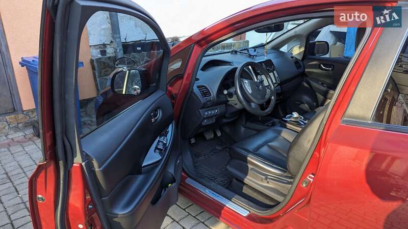 Хэтчбек Nissan Leaf 2014 в Мукачево