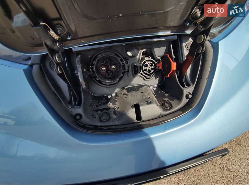 Хэтчбек Nissan Leaf 2015 в Ивано-Франковске