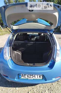 Хетчбек Nissan Leaf 2014 в Дніпрі