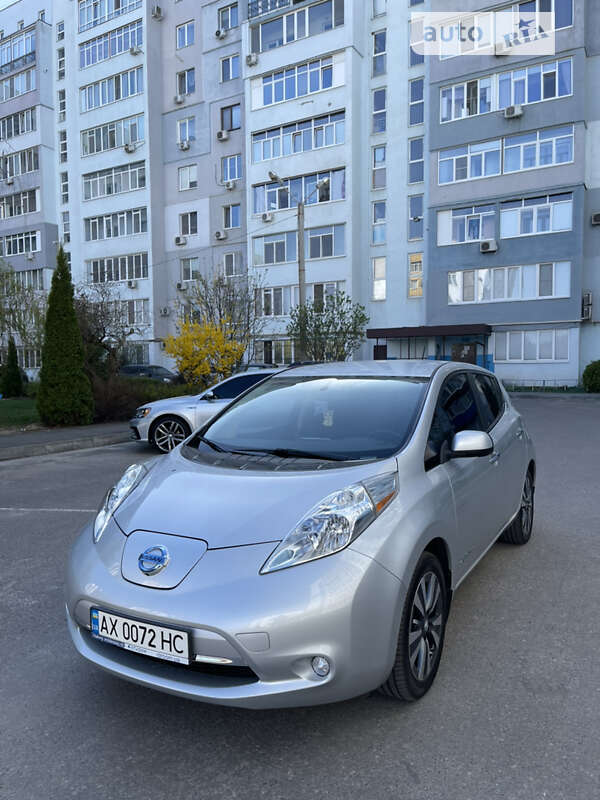 Хетчбек Nissan Leaf 2015 в Харкові