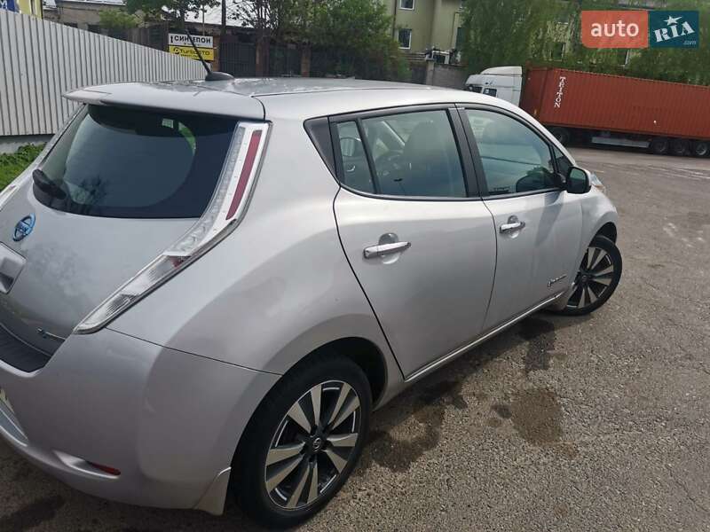 Хэтчбек Nissan Leaf 2016 в Львове