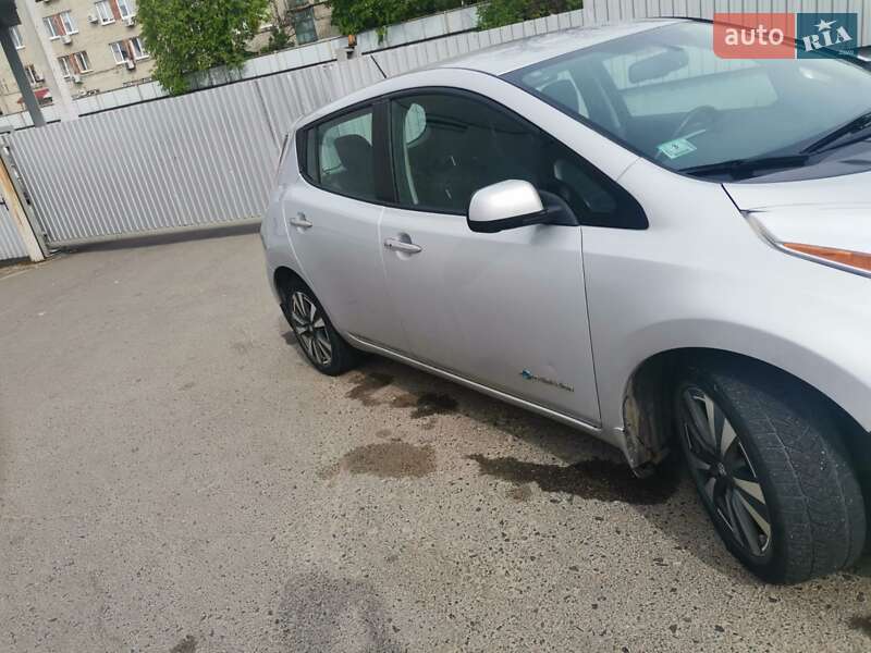 Хэтчбек Nissan Leaf 2016 в Львове
