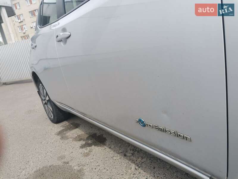 Хэтчбек Nissan Leaf 2016 в Львове