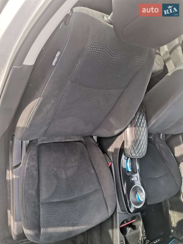 Хэтчбек Nissan Leaf 2016 в Львове