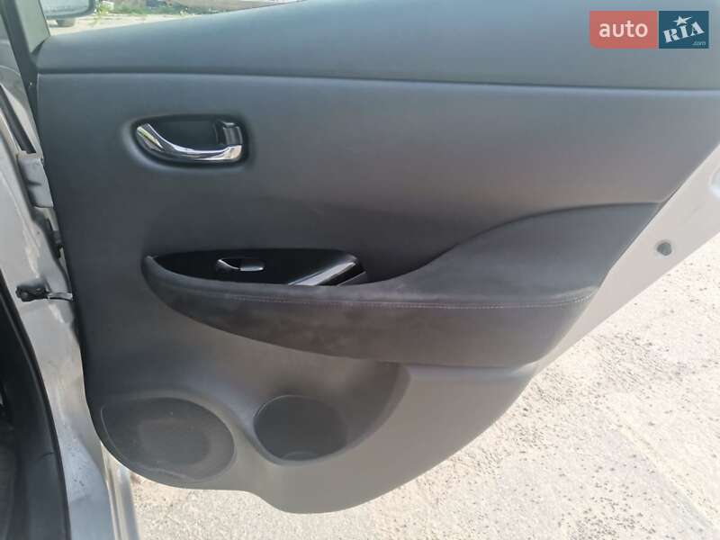 Хэтчбек Nissan Leaf 2016 в Львове