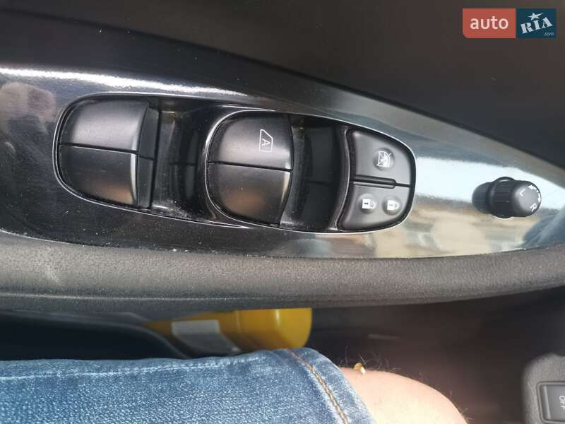 Хэтчбек Nissan Leaf 2016 в Львове