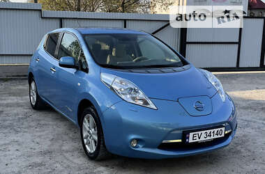 Хетчбек Nissan Leaf 2011 в Хотині