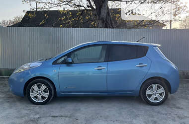 Хэтчбек Nissan Leaf 2011 в Хотине