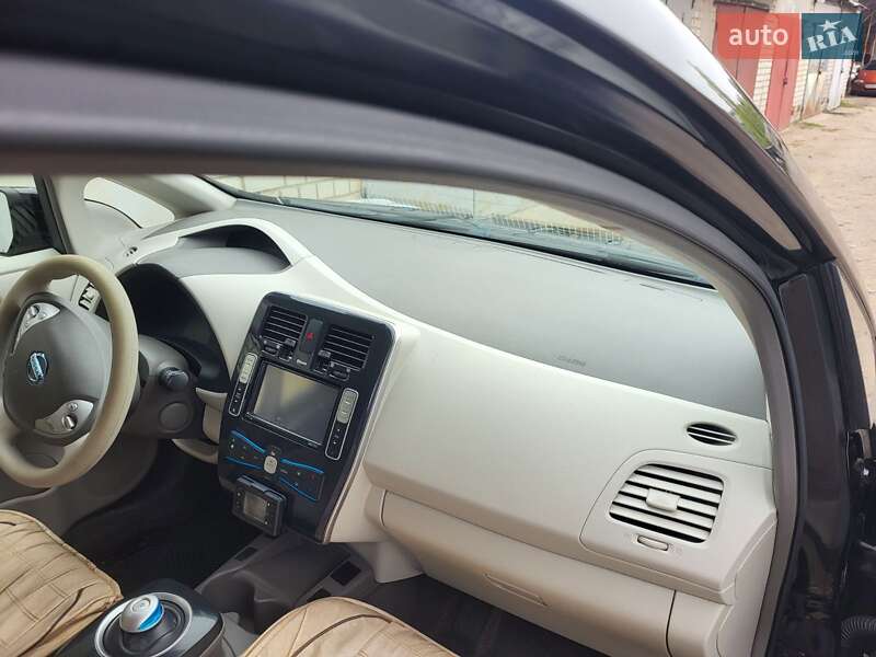 Хэтчбек Nissan Leaf 2011 в Харькове