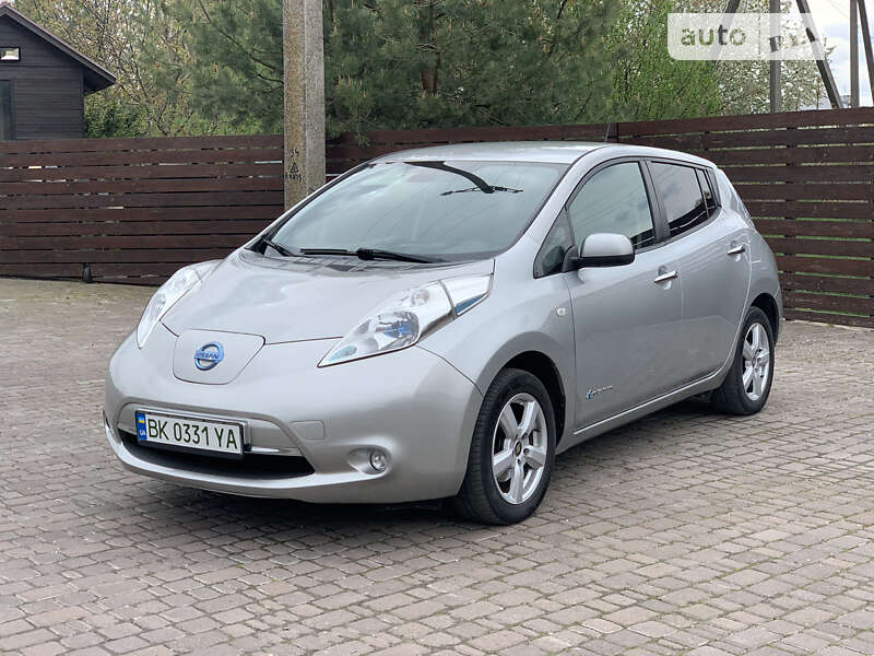 Хетчбек Nissan Leaf 2013 в Рівному