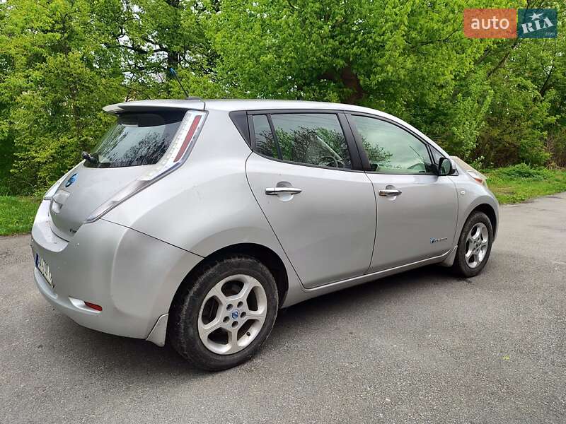 Хэтчбек Nissan Leaf 2011 в Киеве