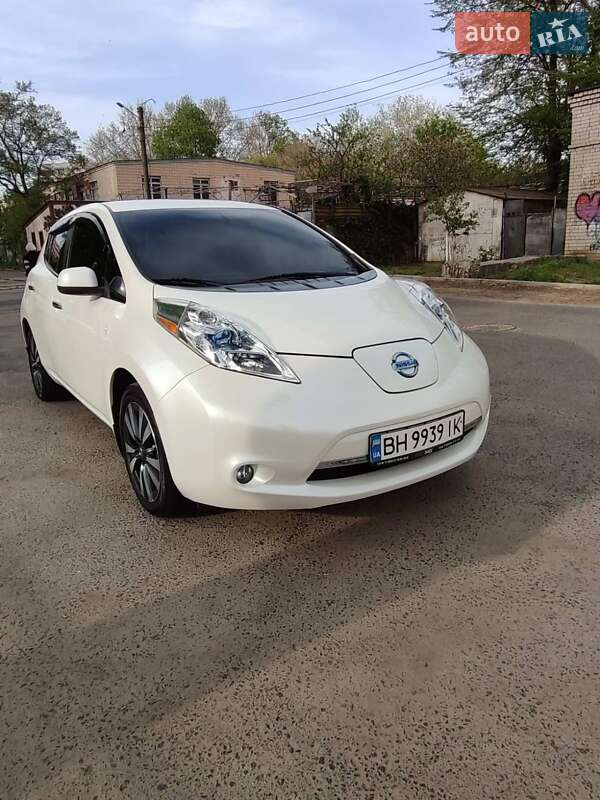 Хетчбек Nissan Leaf 2015 в Одесі