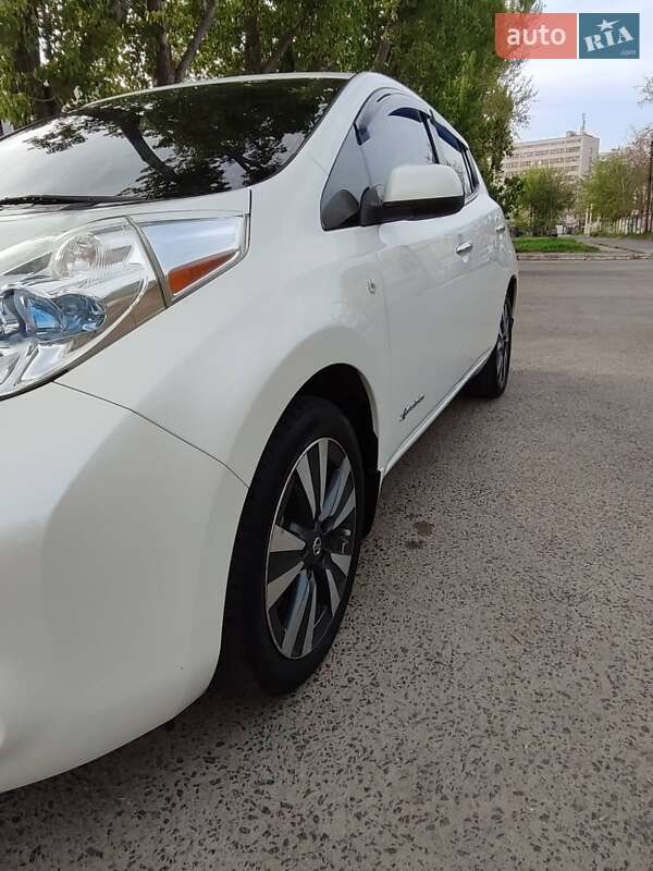 Хетчбек Nissan Leaf 2015 в Одесі