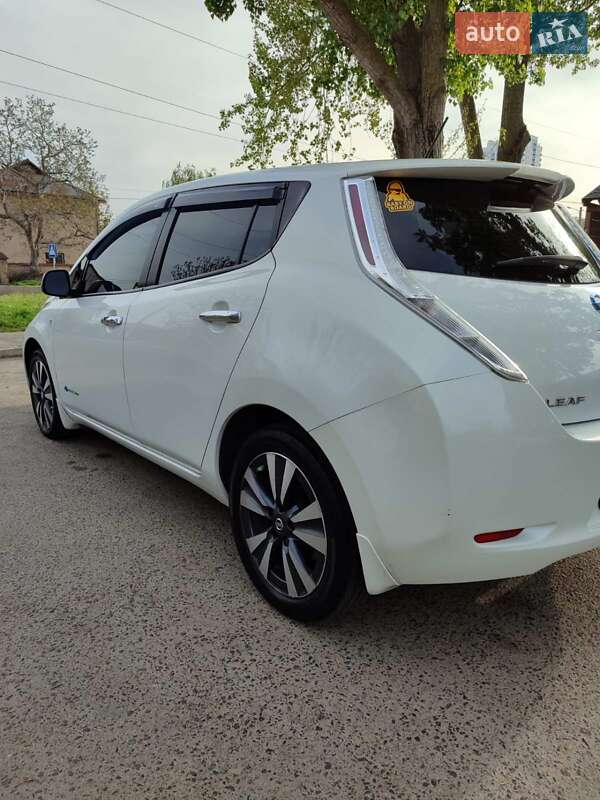 Хетчбек Nissan Leaf 2015 в Одесі