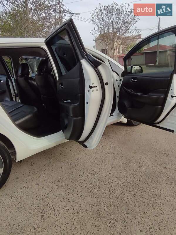 Хетчбек Nissan Leaf 2015 в Одесі