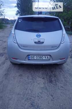 Хэтчбек Nissan Leaf 2015 в Николаеве