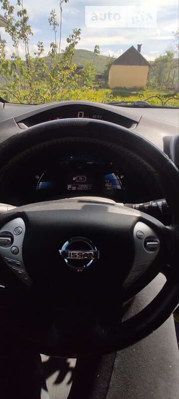 Хэтчбек Nissan Leaf 2013 в Перечине