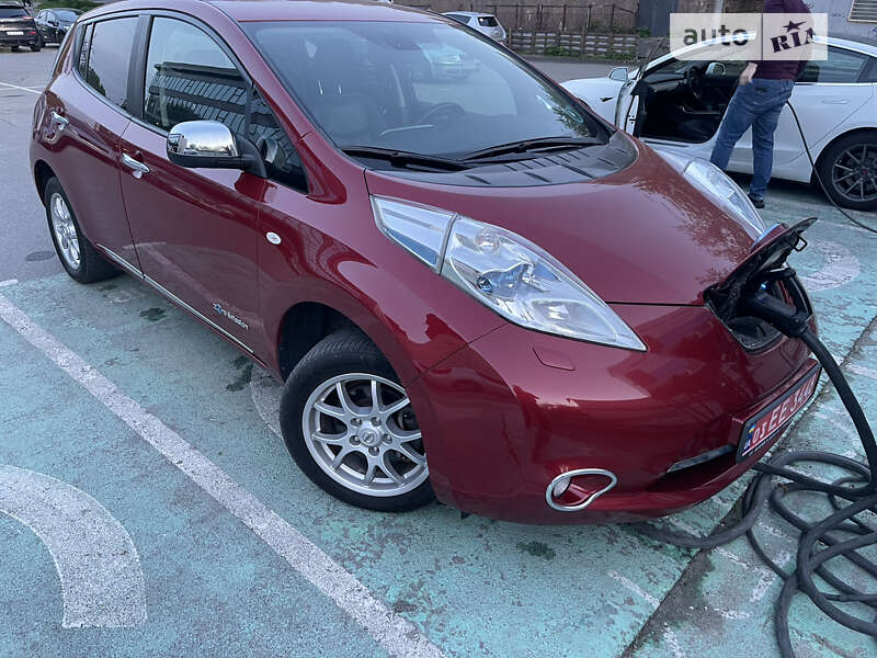 Хэтчбек Nissan Leaf 2014 в Днепре