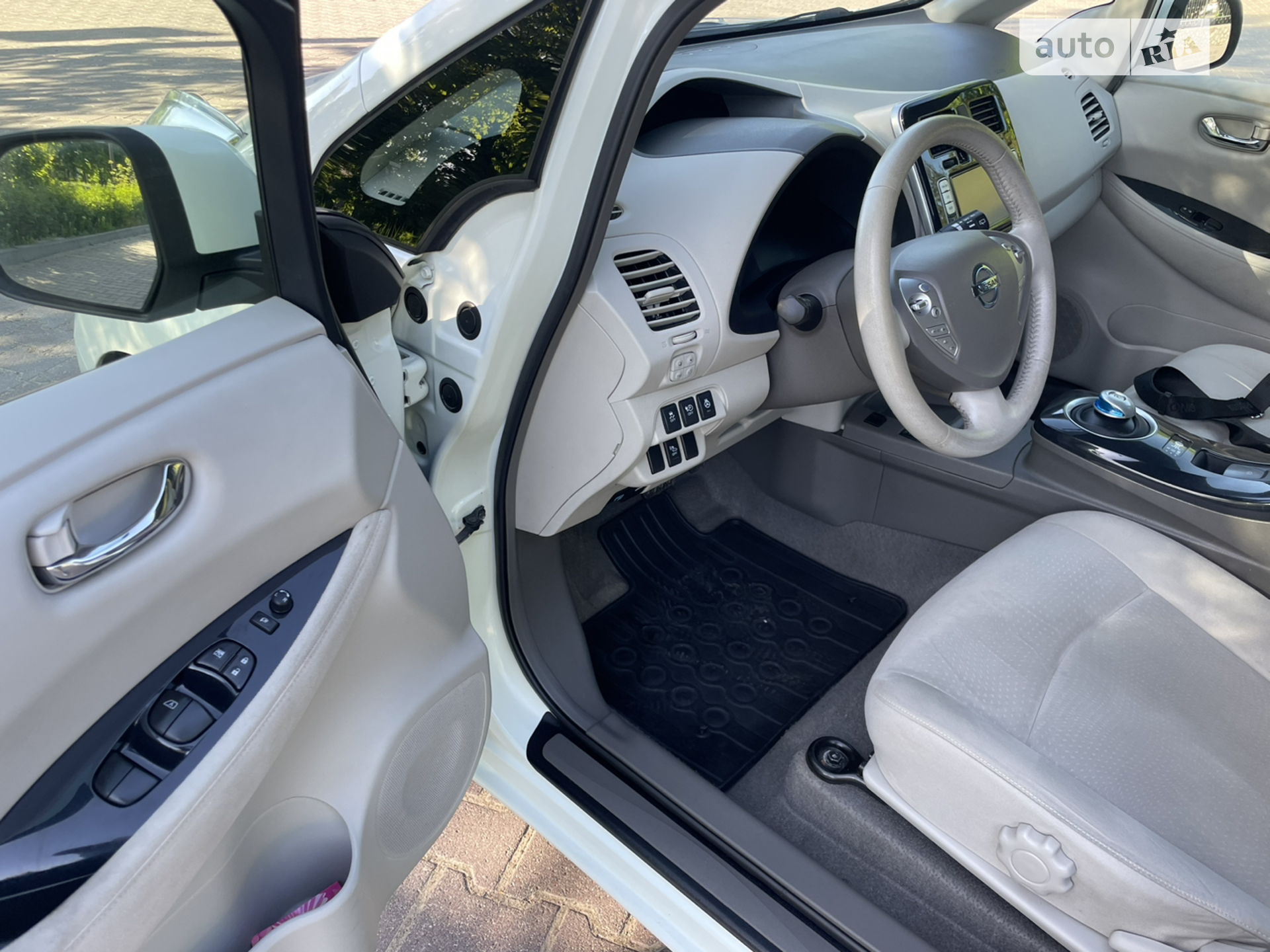 2012 Nissan Leaf - мініатюра 26