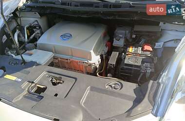 Хэтчбек Nissan Leaf 2015 в 