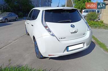 Хэтчбек Nissan Leaf 2015 в 