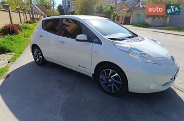 Хэтчбек Nissan Leaf 2015 в 
