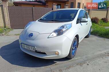 Хэтчбек Nissan Leaf 2015 в 