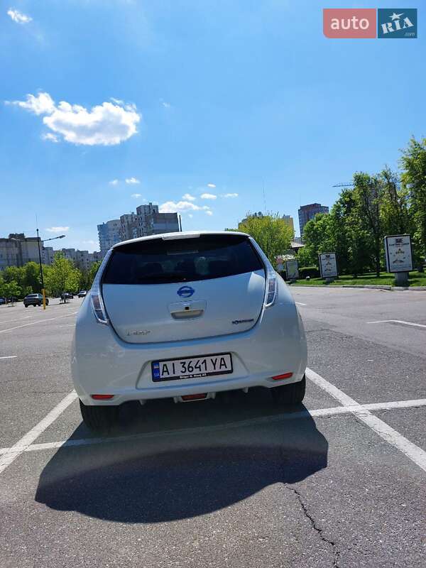Хэтчбек Nissan Leaf 2015 в Киеве