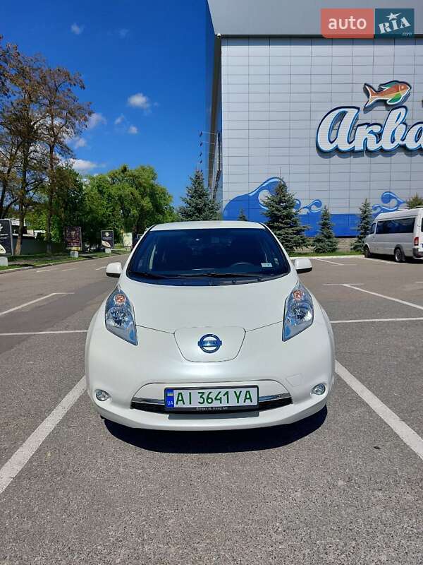 Хэтчбек Nissan Leaf 2015 в Киеве