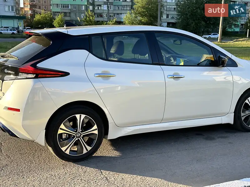 Хэтчбек Nissan Leaf 2020 в 