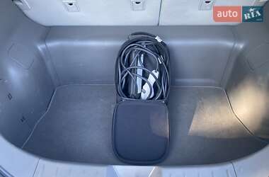 Хэтчбек Nissan Leaf 2012 в 