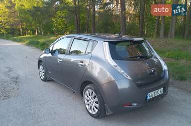 Хэтчбек Nissan Leaf 2015 в Полонном