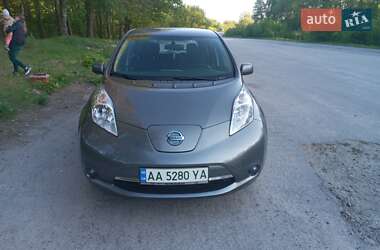 Хэтчбек Nissan Leaf 2015 в Полонном