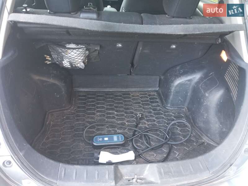 Хэтчбек Nissan Leaf 2015 в Полонном