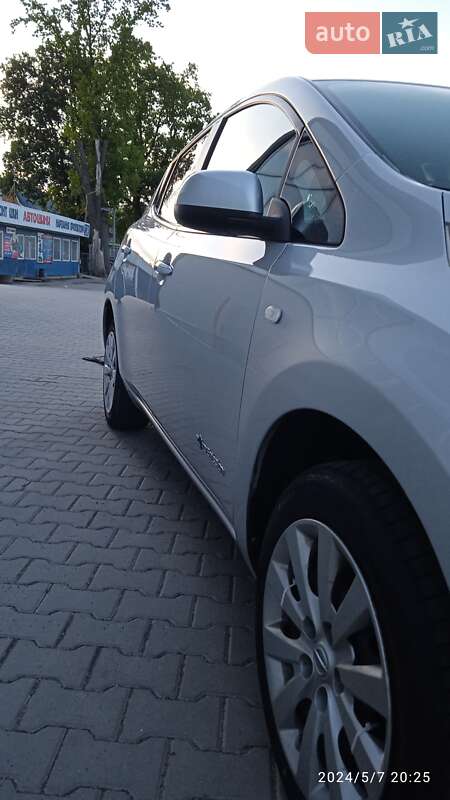 Хэтчбек Nissan Leaf 2014 в Немирове