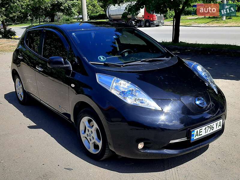 Хетчбек Nissan Leaf 2014 в Дніпрі