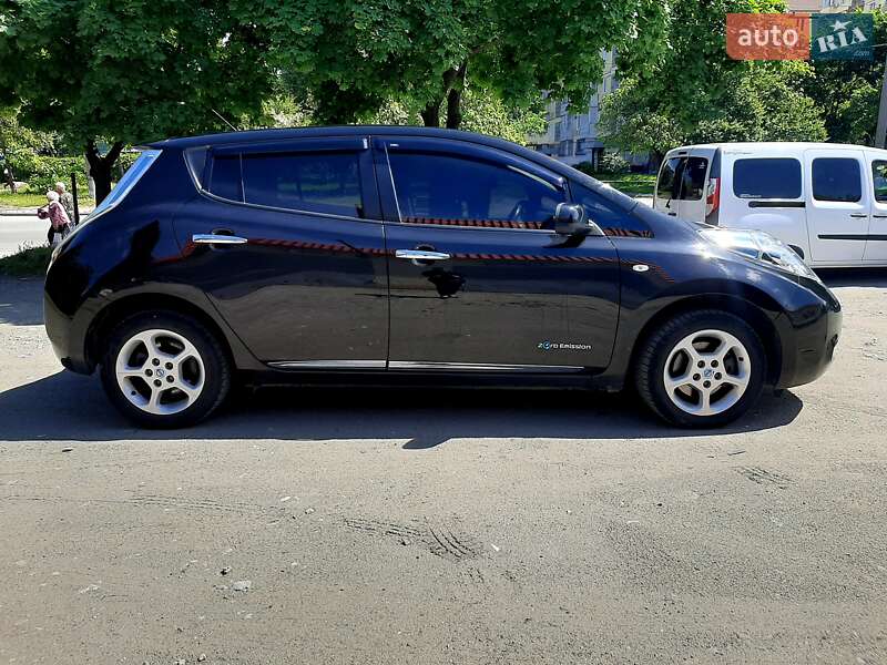 Хетчбек Nissan Leaf 2014 в Дніпрі